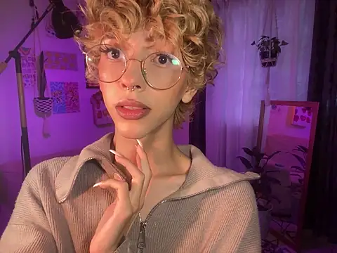 lyamthommpson online show from March 25, 7:31 pm