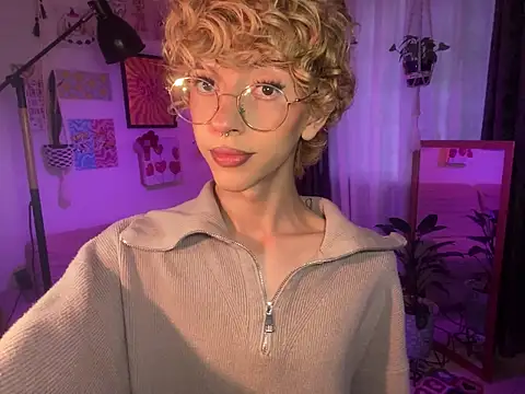 lyamthommpson online show from March 26, 8:47 pm