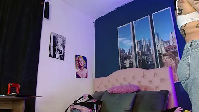 Snapshot of megan_lover chatting on May 27, 1:35 am megan lover online show from May 27, 1:35 am
