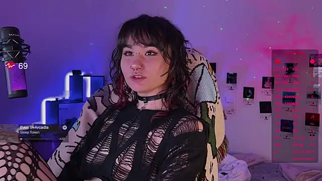 deadlysweet online show from November 1, 12:01 am