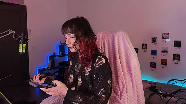 deadlysweet online show from March 17, 3:22 am