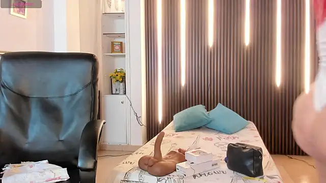 Snapshot of victoria_mooree chatting on October 18, 4:41 pm victoria mooree online show from October 18, 4:41 pm