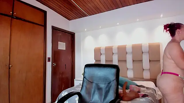 victoria mooree online show from January 9, 6:53 pm