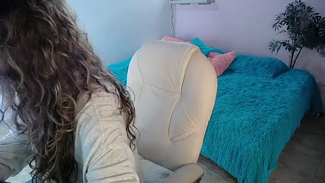 Paula Paz online show from November 19, 2:50 pm