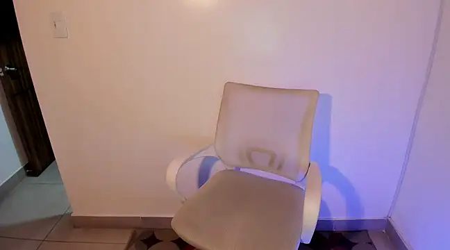 kiaraowen online show from December 3, 2:36 am