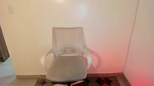 kiaraowen online show from December 19, 8:13 pm