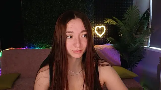 Snapshot of YasmineWest chatting on October 8, 7:39 am YasmineWest online show from October 8, 7:39 am