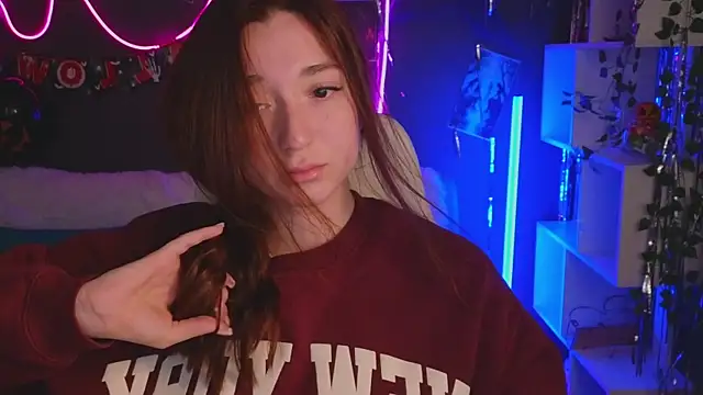 Snapshot of YasmineWest chatting on October 28, 1:53 am YasmineWest online show from October 28, 1:53 am