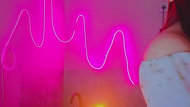 Snapshot of YasmineWest chatting on November 19, 5:46 pm YasmineWest online show from November 19, 5:46 pm