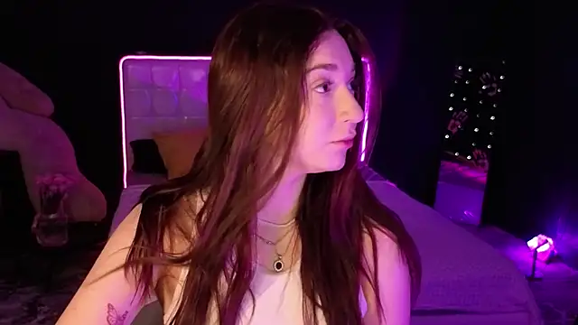 Snapshot of YasmineWest chatting on November 25, 9:09 am YasmineWest online show from November 25, 9:09 am