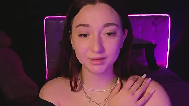 Snapshot of YasmineWest chatting on November 28, 9:01 am YasmineWest online show from November 28, 9:01 am