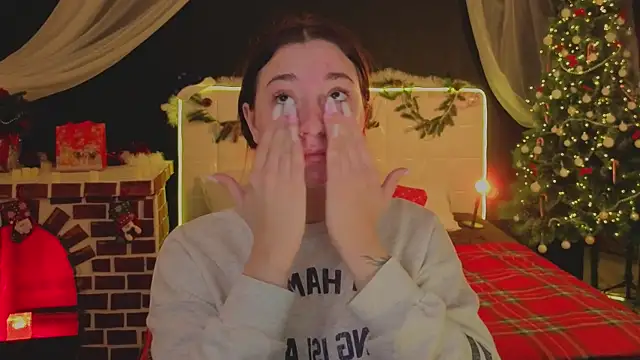 Snapshot of YasmineWest chatting on December 2, 1:55 am YasmineWest online show from December 2, 1:55 am