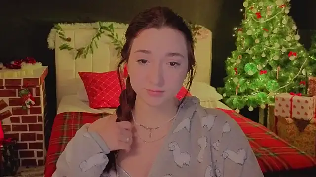 Snapshot of YasmineWest chatting on December 5, 9:51 am YasmineWest online show from December 5, 9:51 am