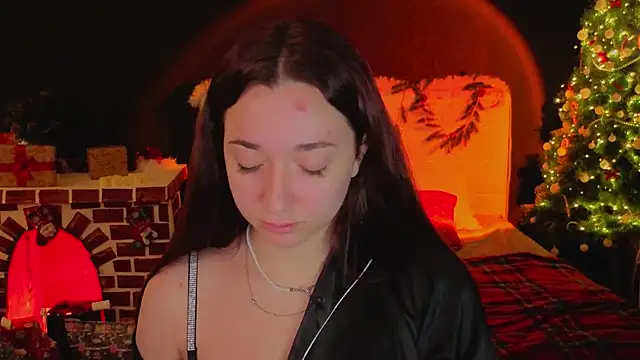 Snapshot of YasmineWest chatting on December 15, 1:54 am YasmineWest online show from December 15, 1:54 am