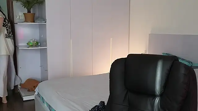 YasmineWest online show from June 26, 9:14 am