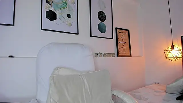 Snapshot of amysc chatting on October 14, 1:45 pm amysc online show from October 14, 1:45 pm