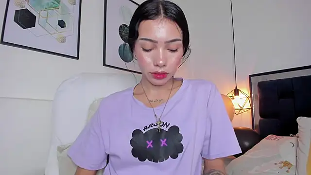 Snapshot of amysc chatting on October 31, 1:23 pm amysc online show from October 31, 1:23 pm