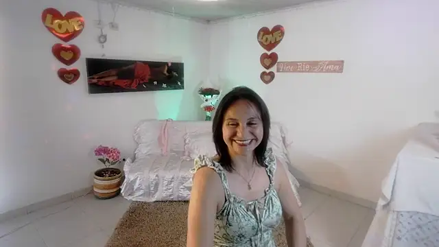 Snapshot of lollita_23_ chatting on April 7, 8:20 pm lollita 23 online show from April 7, 8:20 pm