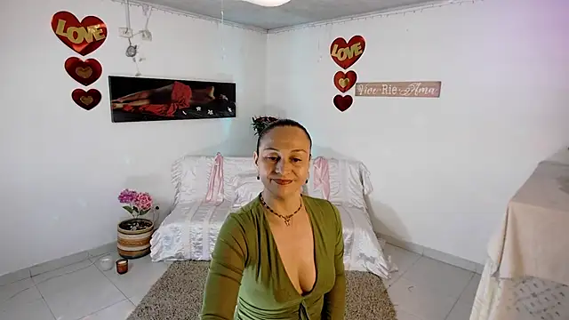 Snapshot of lollita_23_ chatting on April 17, 8:34 pm lollita 23 online show from April 17, 8:34 pm