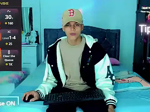 Liamscott  online show from March 9, 6:06 am