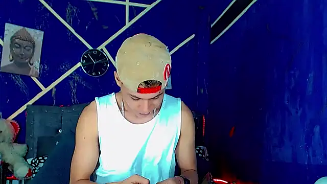 Liamscott  online show from June 14, 6:54 pm