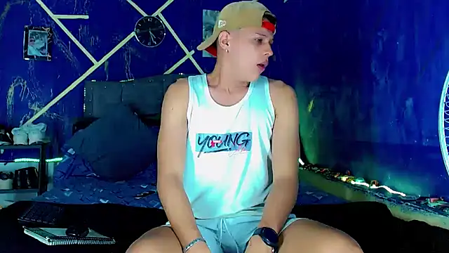 Liamscott  online show from July 22, 9:28 pm