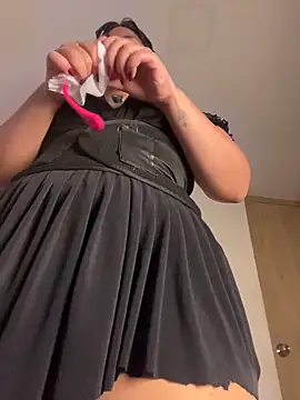 Snapshot of JulianaCastillo chatting on February 18, 10:00 am JulianaCastillo online show from February 18, 10:00 am