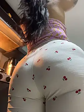 Snapshot of JulianaCastillo chatting on March 23, 9:35 am JulianaCastillo online show from March 23, 9:35 am