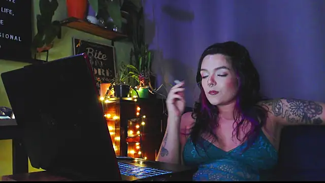 Snapshot of purple_em69 chatting on June 24, 5:50 am purple em69 online show from June 24, 5:50 am