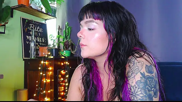 Snapshot of purple_em69 chatting on June 28, 9:21 pm purple em69 online show from June 28, 9:21 pm