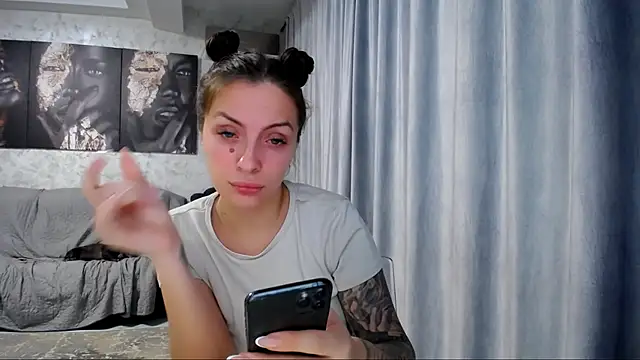 Snapshot of stayhere chatting on December 3, 9:24 pm stayhere online show from December 3, 9:24 pm