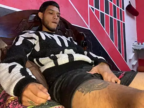 Snapshot of tanned_boy chatting on March 27, 2:06 pm tanned boy online show from March 27, 2:06 pm