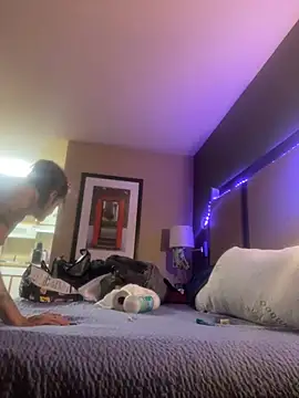 Snapshot of renegade_vyxxen chatting on February 5, 1:04 am renegade vyxxen online show from February 5, 1:04 am