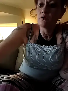 Snapshot of renegade_vyxxen chatting on November 21, 2:21 am renegade vyxxen online show from November 21, 2:21 am