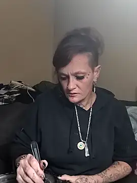 Snapshot of renegade_vyxxen chatting on December 3, 9:07 am renegade vyxxen online show from December 3, 9:07 am