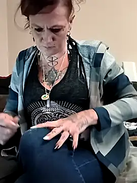 Snapshot of renegade_vyxxen chatting on December 14, 4:34 pm renegade vyxxen online show from December 14, 4:34 pm