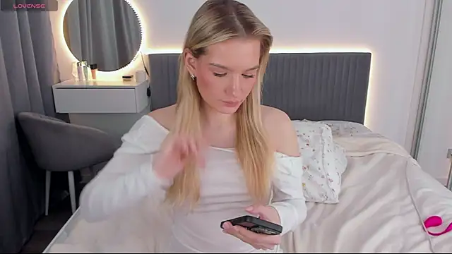 CassieRayss online show from February 18, 12:04 am