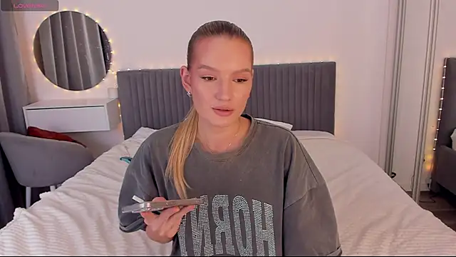 CassieRayss online show from December 15, 2:43 pm