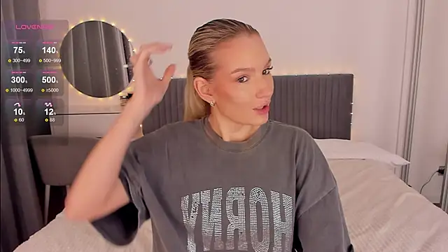 CassieRayss online show from March 15, 12:55 pm