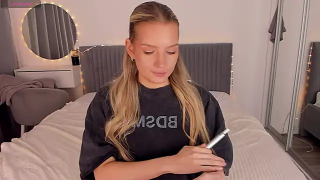 CassieRayss online show from May 7, 11:48 am
