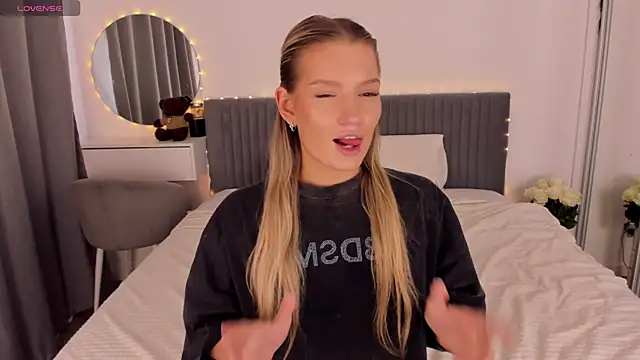 CassieRayss online show from May 25, 11:49 am