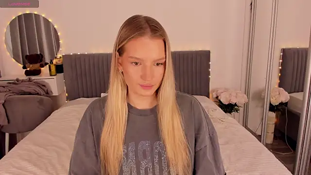 CassieRayss online show from June 18, 11:03 am
