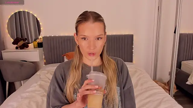 CassieRayss online show from July 6, 6:32 am