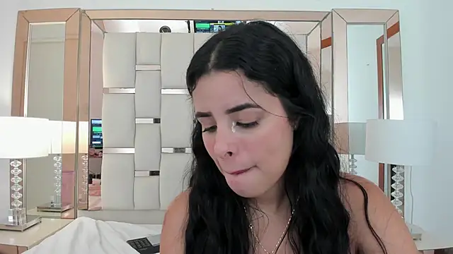 emma castilloo online show from December 8, 6:06 pm