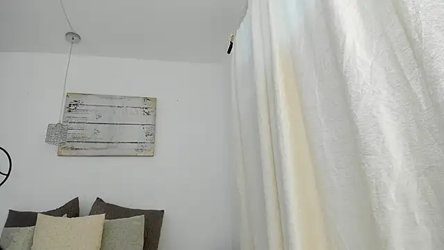 emma castilloo online show from March 6, 10:15 pm