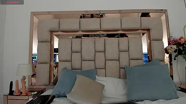 emma castilloo online show from November 3, 10:05 am