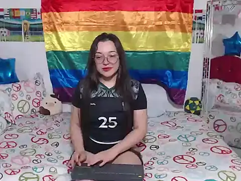 Snapshot of Angela_18honey chatting on July 10, 2:27 am Angela 18honey online show from July 10, 2:27 am
