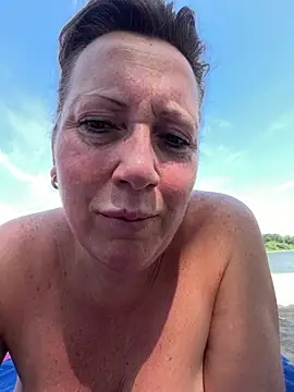 Snapshot of xsexycurvymilf chatting on June 20, 9:45 am xsexycurvymilf online show from June 20, 9:45 am