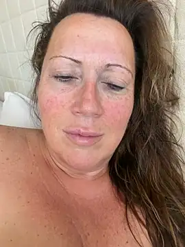 Snapshot of xsexycurvymilf chatting on July 25, 7:28 am xsexycurvymilf online show from July 25, 7:28 am