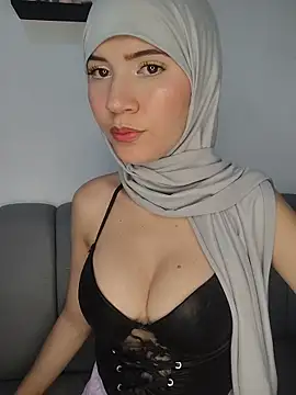 Snapshot of hanaa_18 chatting on April 13, 9:09 pm hanaa 18 online show from April 13, 9:09 pm